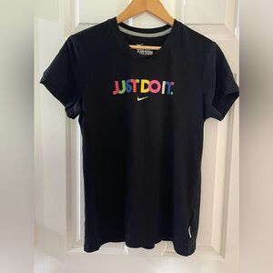 Women’s Nike dry fit cotton tee